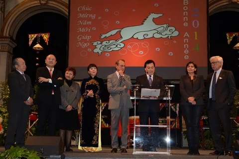 L'ambassadeur du Vietnam, Duong Chi Dung à la fête du Nouvel An lunaire célébrée le 4 février à Paris. Photo : Bich Ha/VNA